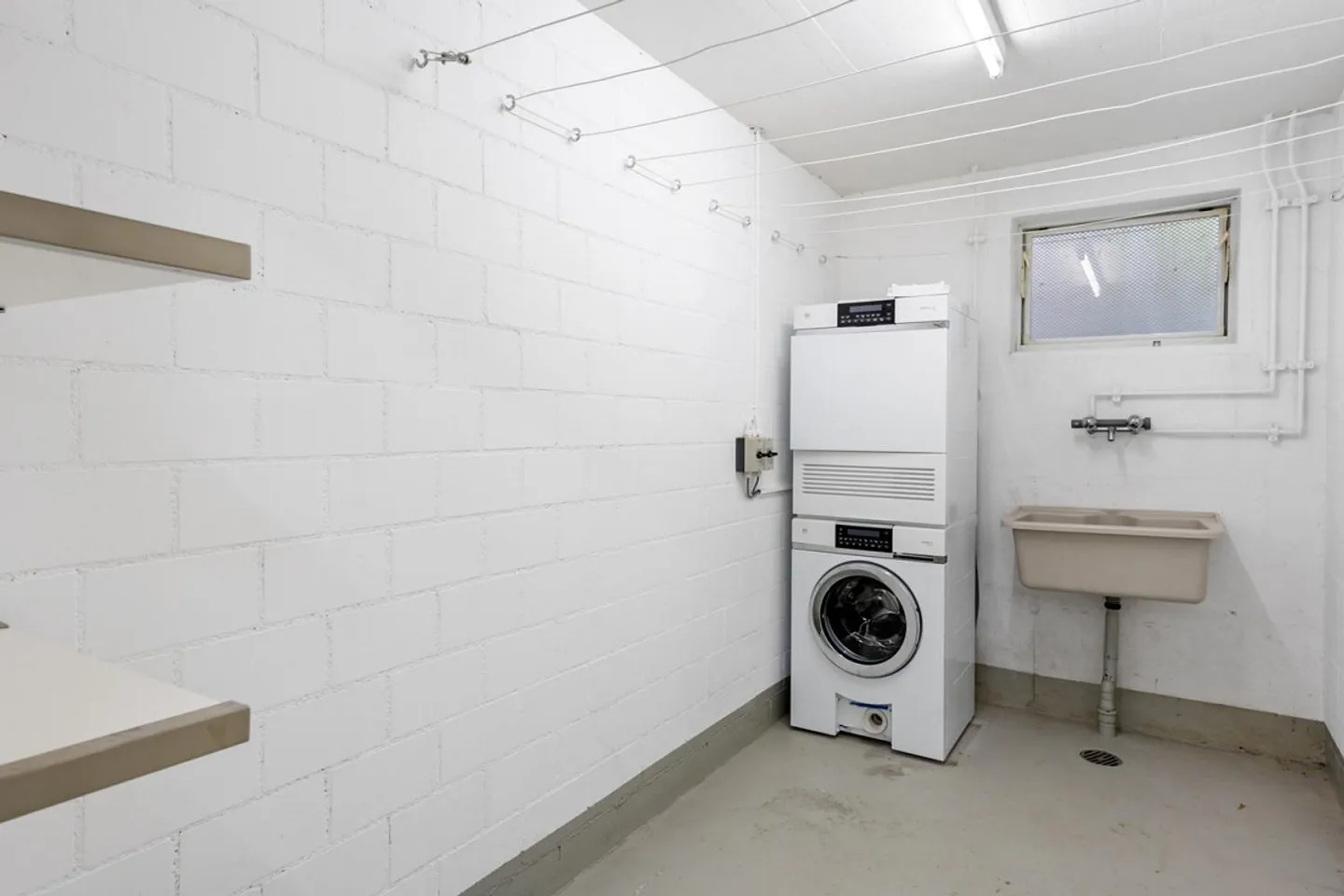 Charming 3.5-Room Ground Floor Apartment with Private Garden - Photo 11 of 14
