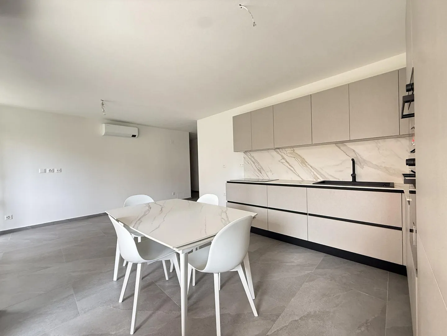 Appartamento luminoso 3.5 locali con terrazza - Foto 4 di 10