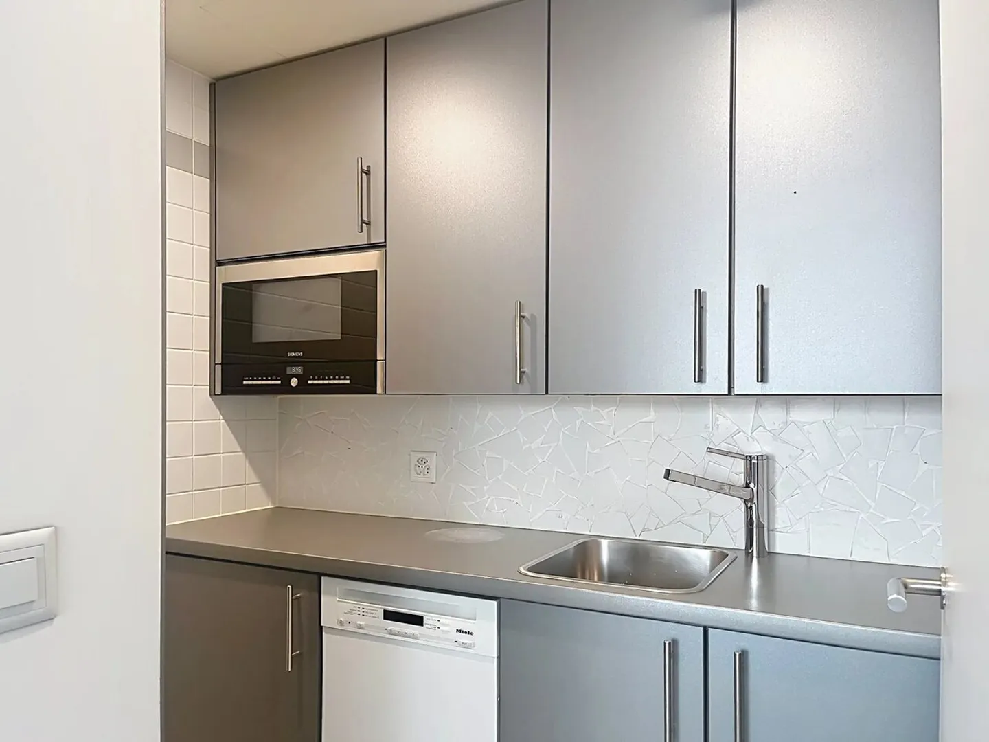 Geräumiger Büroraum zu Vermieten - Foto 7 von 8