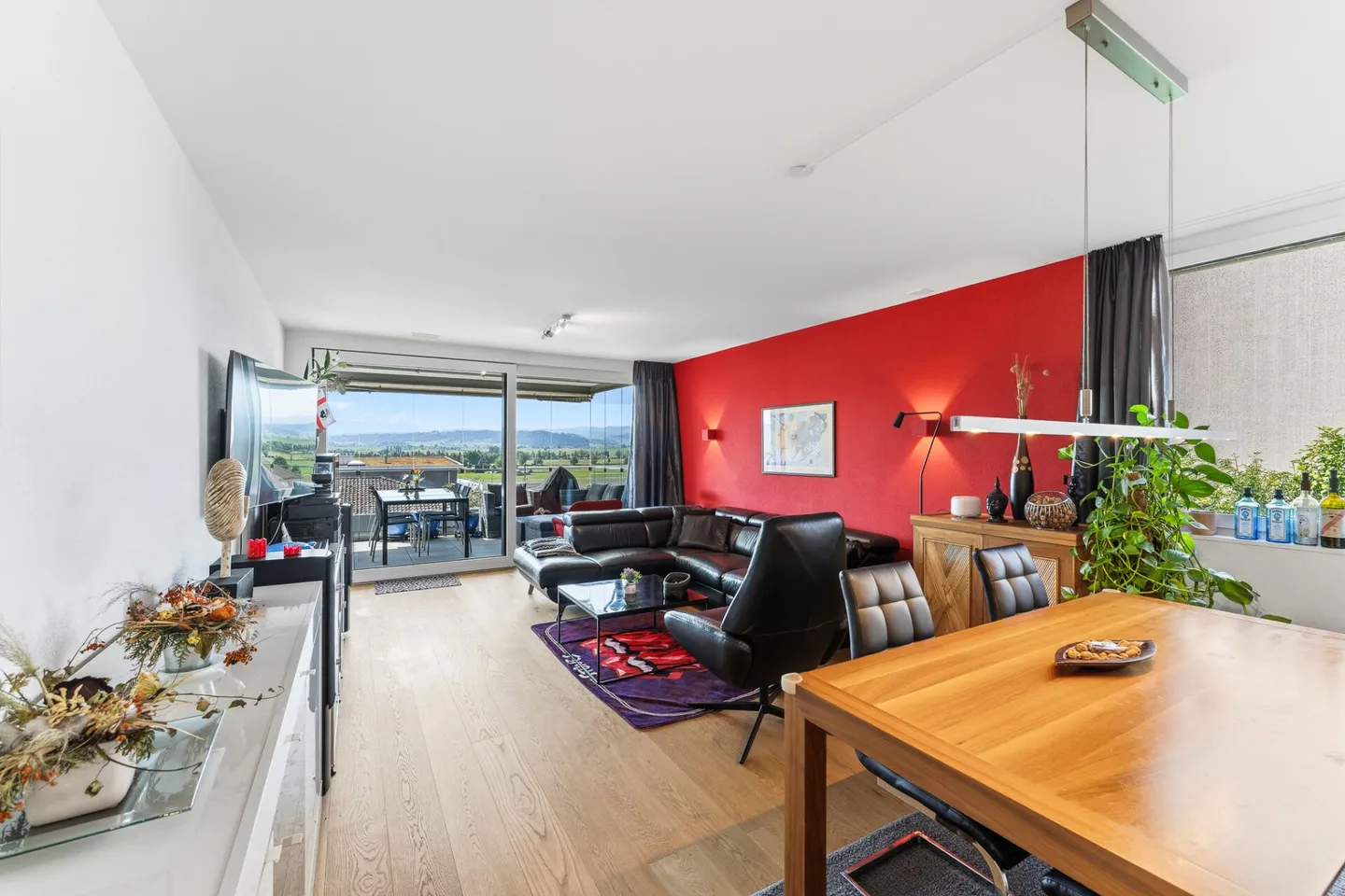 Attractive, well-maintained and nearly new 3.5-room apartment with breathtaking views - Photo 4 of 12
