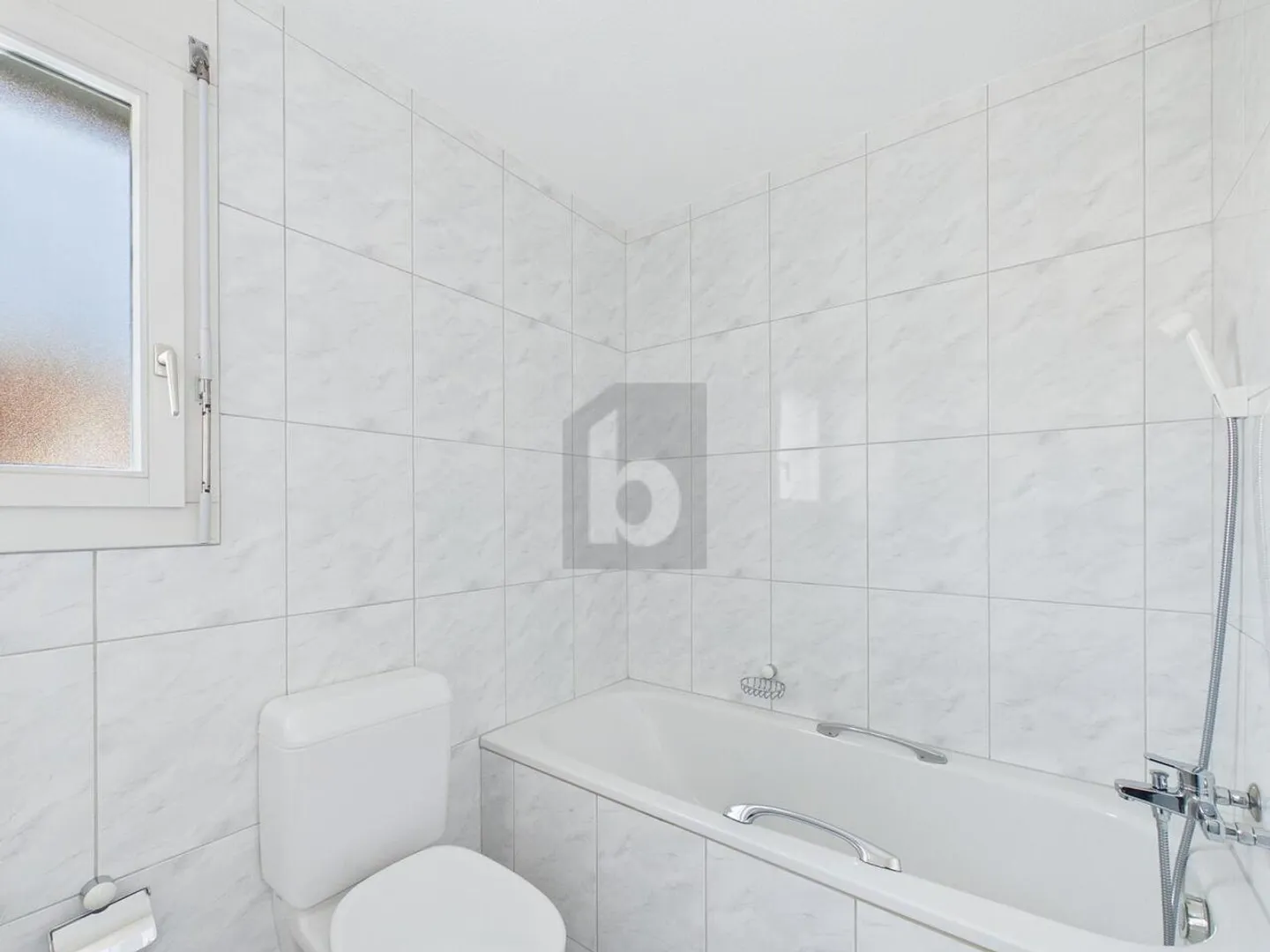 LIGHT-FLOODED IN A QUIET LOCATION - Photo 3 of 6