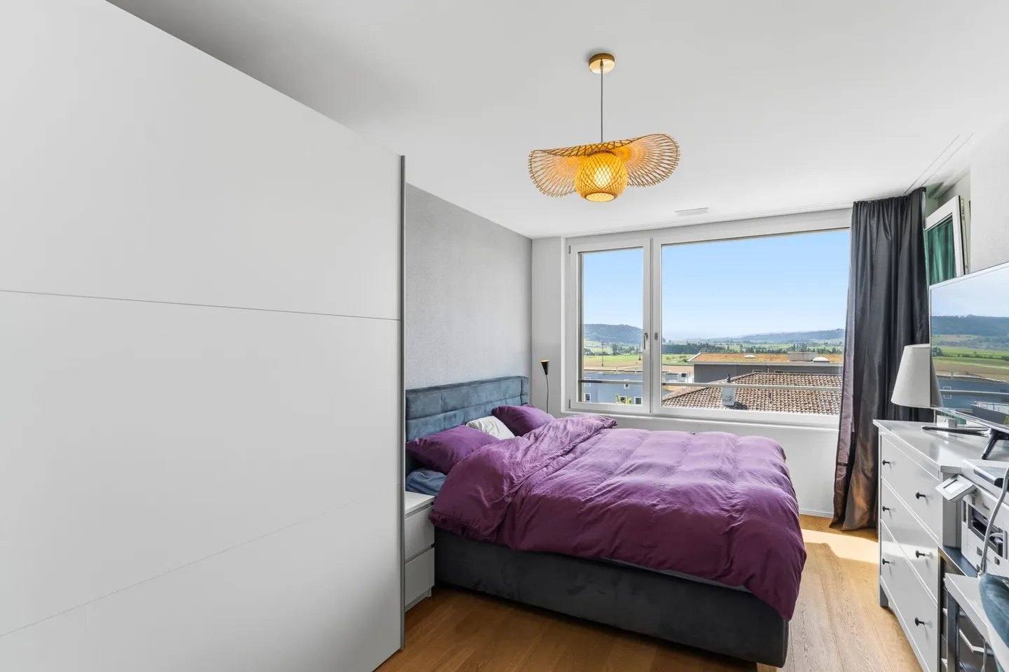 Attractive, well-maintained and nearly new 3.5-room apartment with breathtaking views - Photo 8 of 12