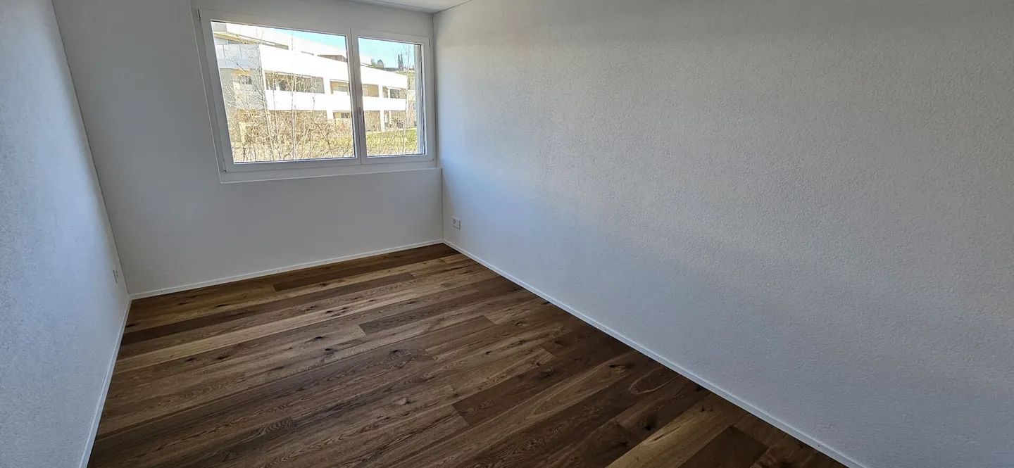 Moderne 4.5-Zimmer-Wohnung mit Loggia - Foto 7 von 14