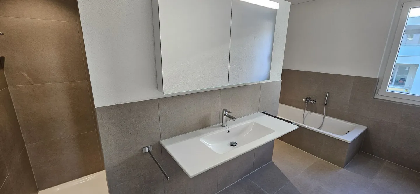 Moderne 4.5-Zimmer-Wohnung mit Loggia - Foto 9 von 14