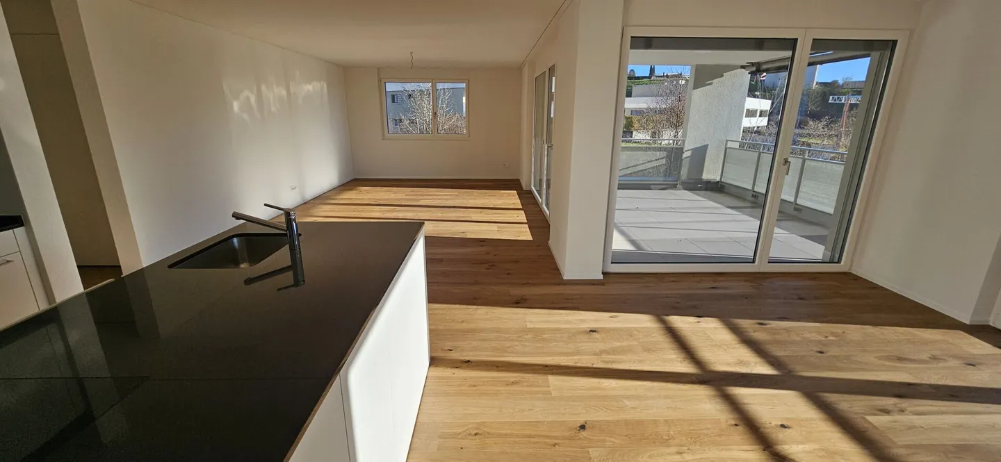 Moderne 4.5-Zimmer-Wohnung mit Loggia - Foto 2 von 14