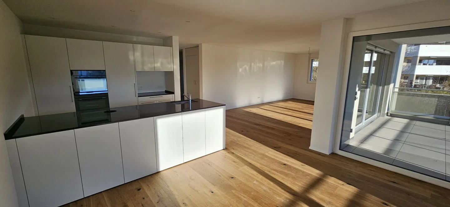 Moderne 4.5-Zimmer-Wohnung mit Loggia - Foto 3 von 14