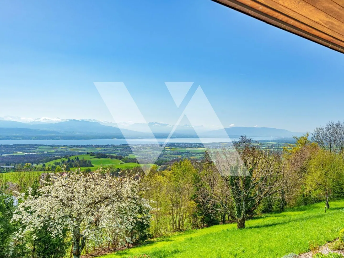 For Sale - Exceptional Property with Stunning Lake and Alpine Views - Photo 2 of 13