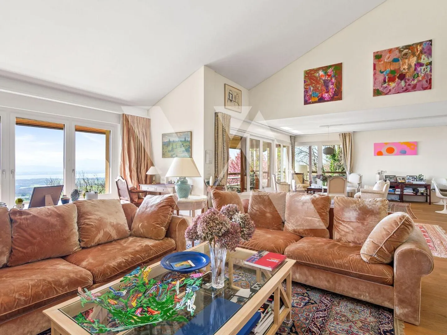 For Sale - Exceptional Property with Stunning Lake and Alpine Views - Photo 5 of 13