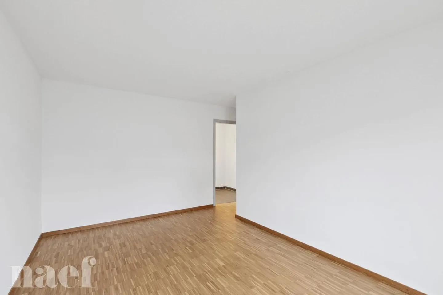 Beautiful apartment, just a few steps from the CFF train station and a few minutes from the lake and the city center. - Photo 13 of 13