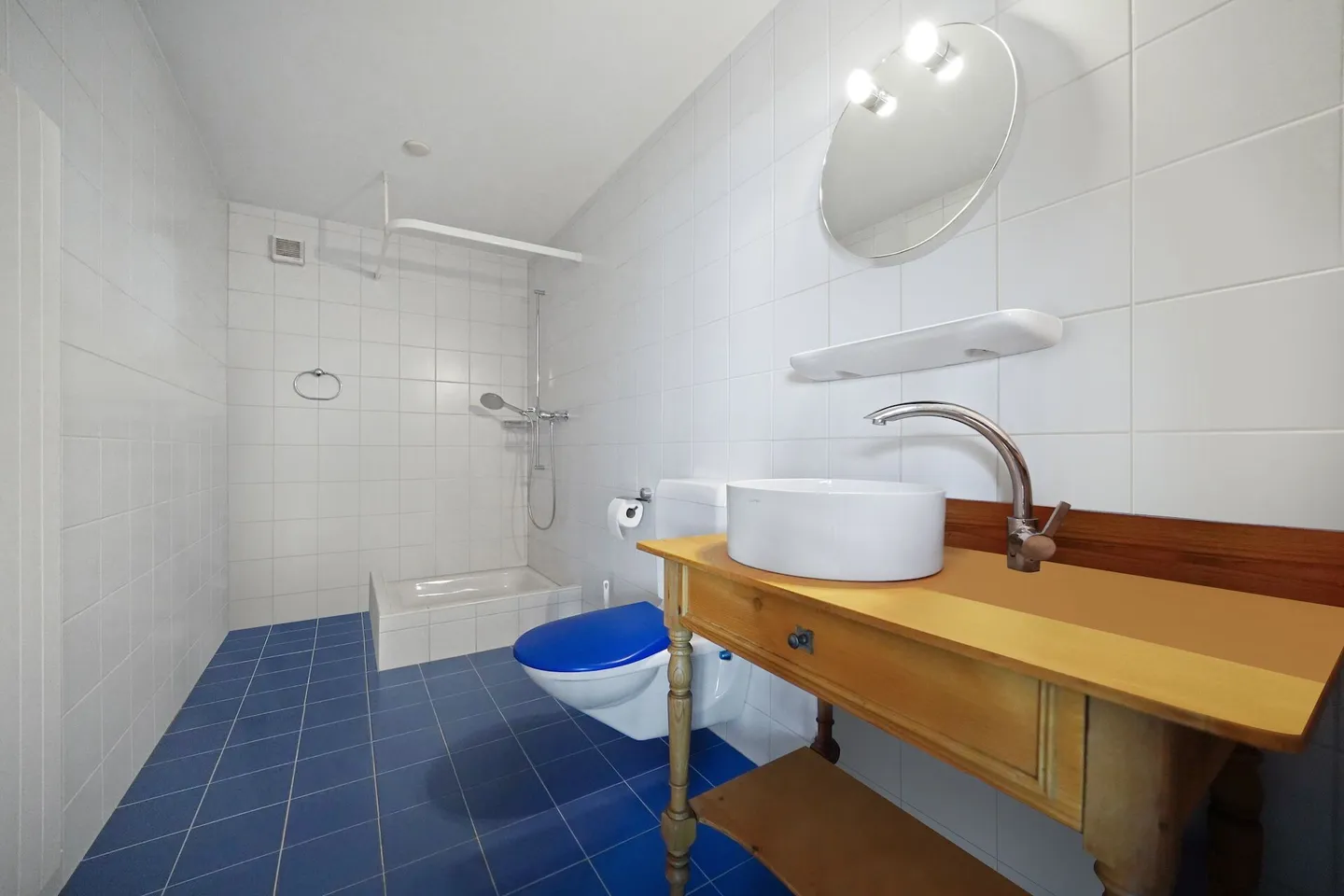 Gepflegtes Einfamilienhaus mit wunderbarem Umschwung - Foto 12 von 15