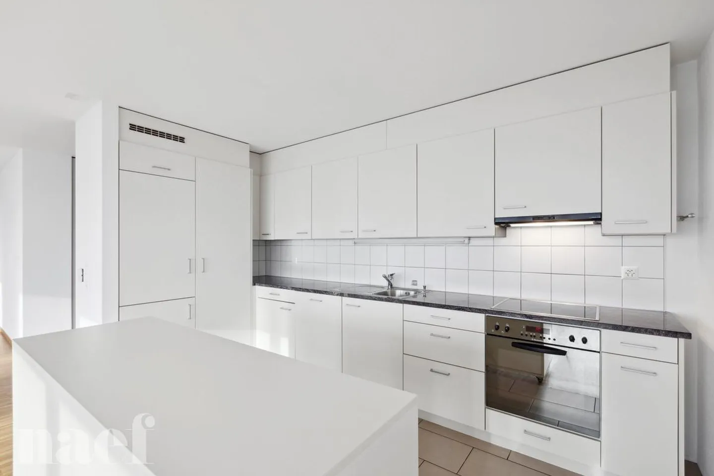 Beautiful apartment, just a few steps from the CFF train station and a few minutes from the lake and the city center. - Photo 5 of 13