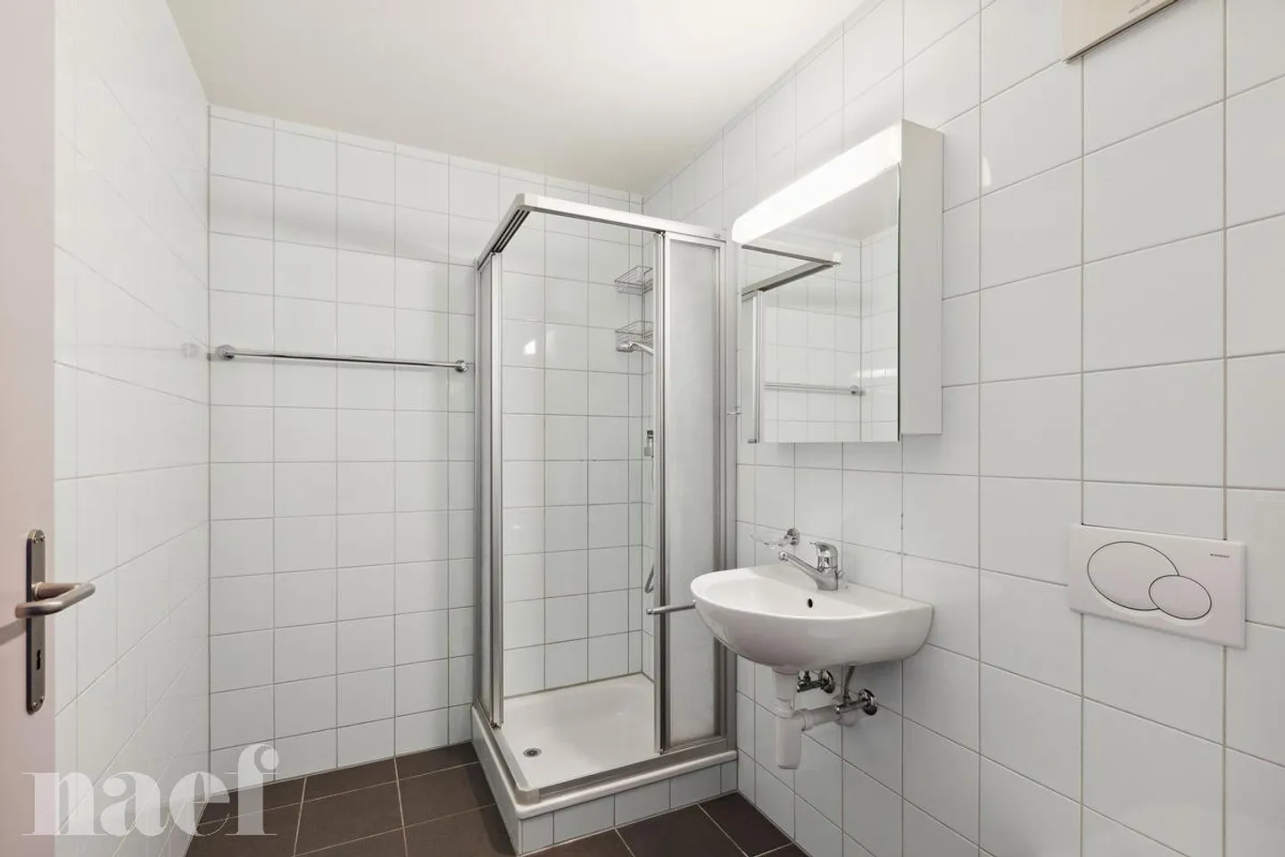 Beautiful apartment, just a few steps from the CFF train station and a few minutes from the lake and the city center. - Photo 6 of 13