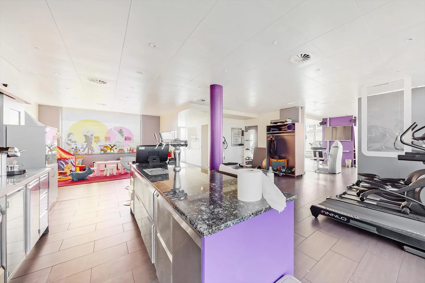 236m² - Spazio Commerciale Versatile - Limitato fino all'Inizio del 2027 - Foto 3 di 11