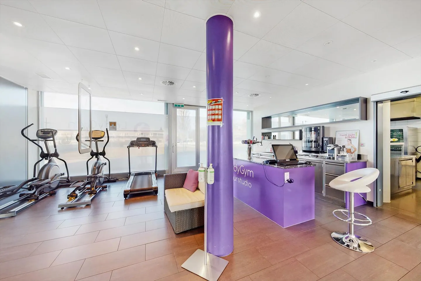 236m² - Spazio Commerciale Versatile - Limitato fino all'Inizio del 2027 - Foto 4 di 11