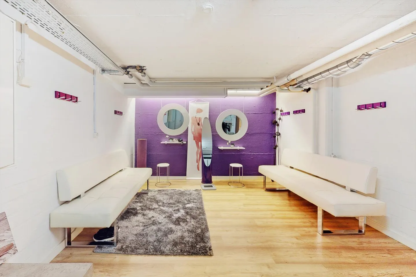 236m² - Spazio Commerciale Versatile - Limitato fino all'Inizio del 2027 - Foto 1 di 11