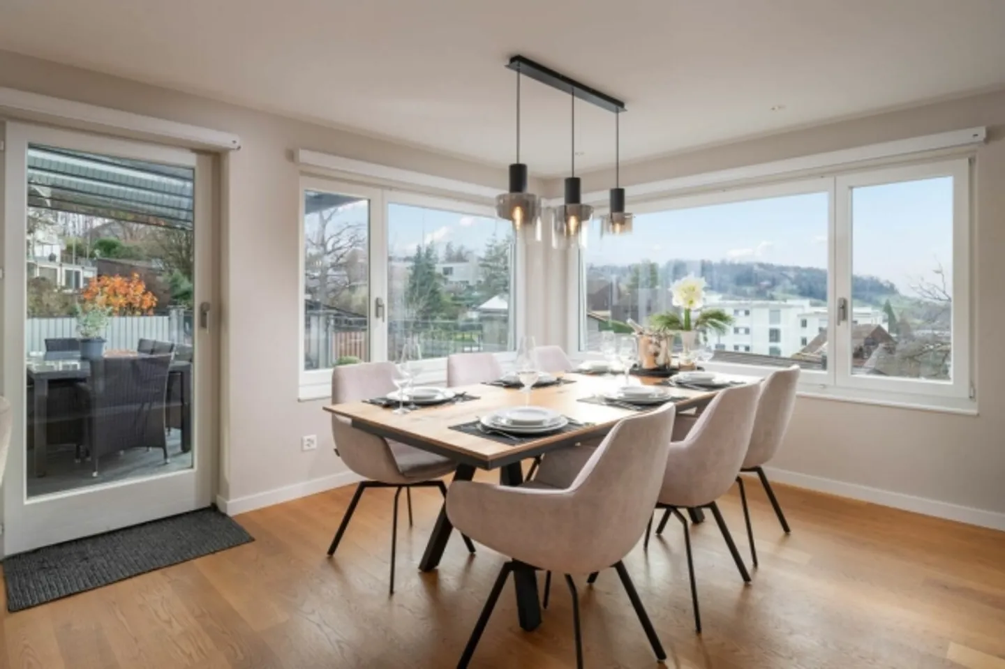 Completamente ristrutturato, con piscina e vista mozzafiato! - Foto 10 di 12