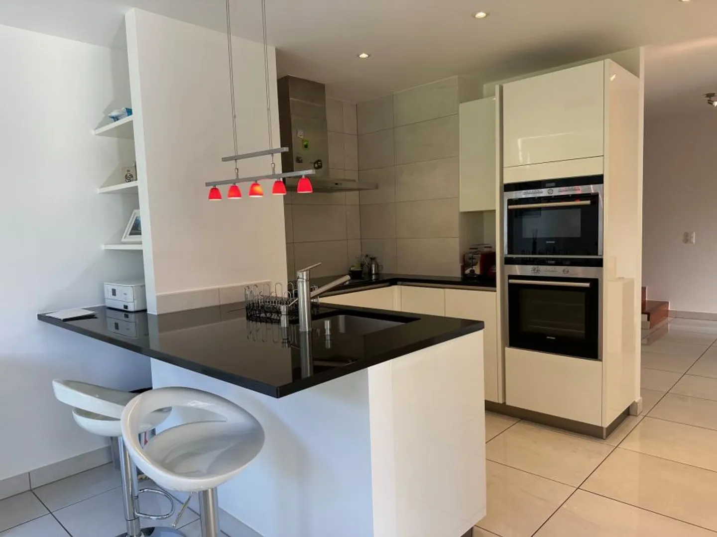 Prestigious Ground Floor with Contemporary Architecture - Photo 3 of 11