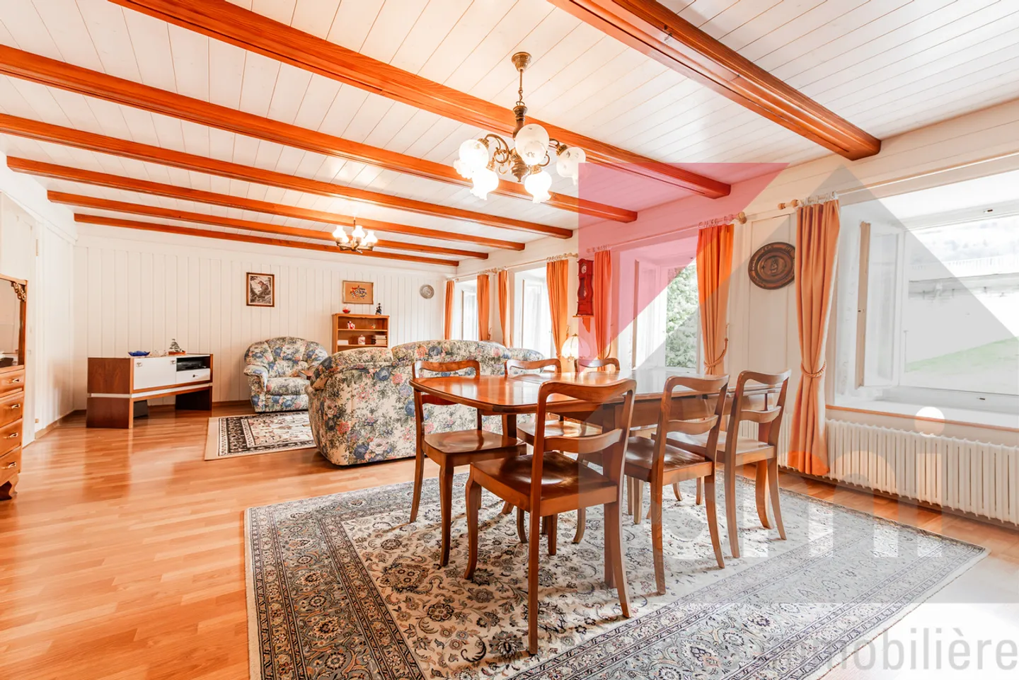 Affascinante casa bifamiliare con potenziale di ampliamento - Foto 4 di 19