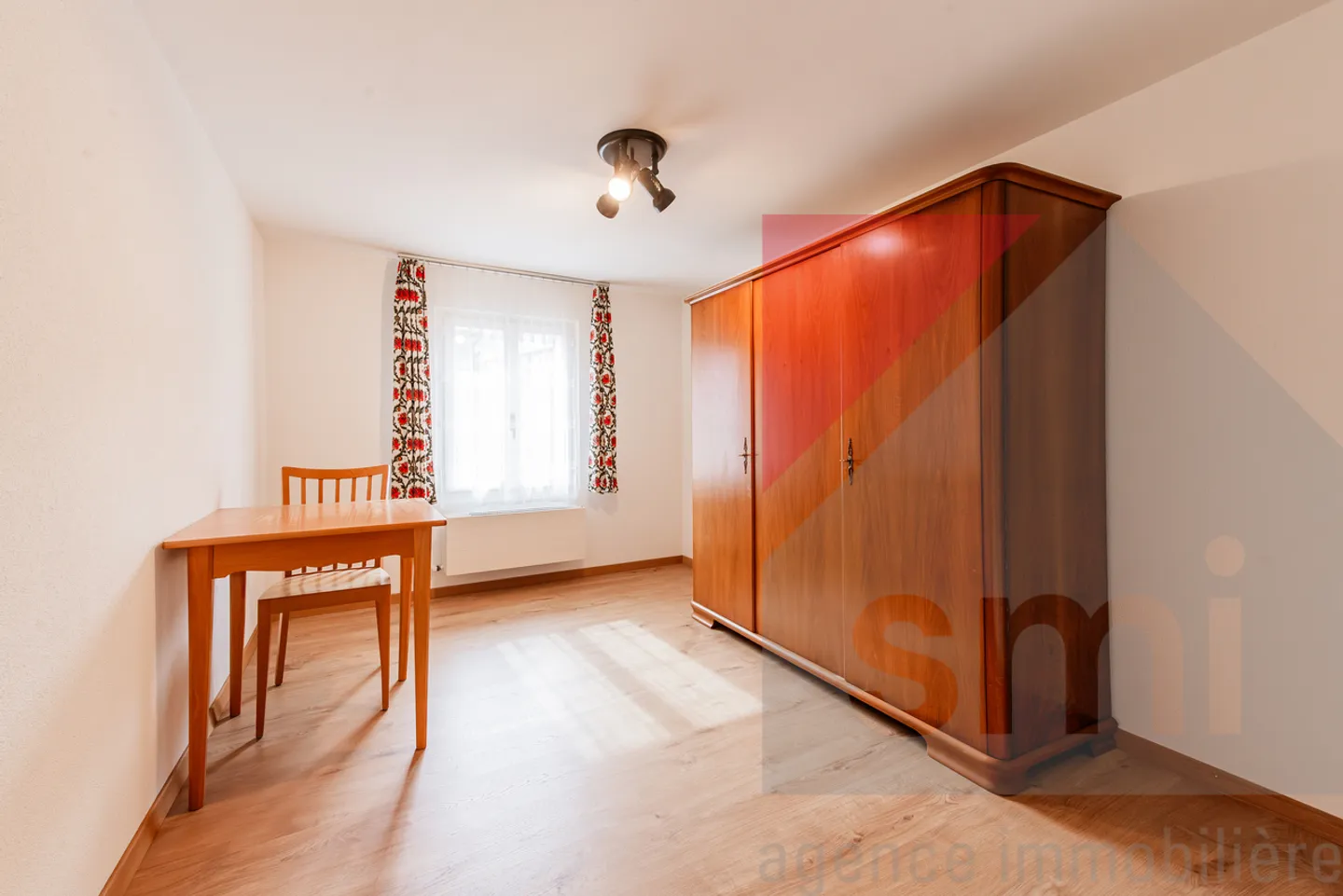 Affascinante casa bifamiliare con potenziale di ampliamento - Foto 10 di 19