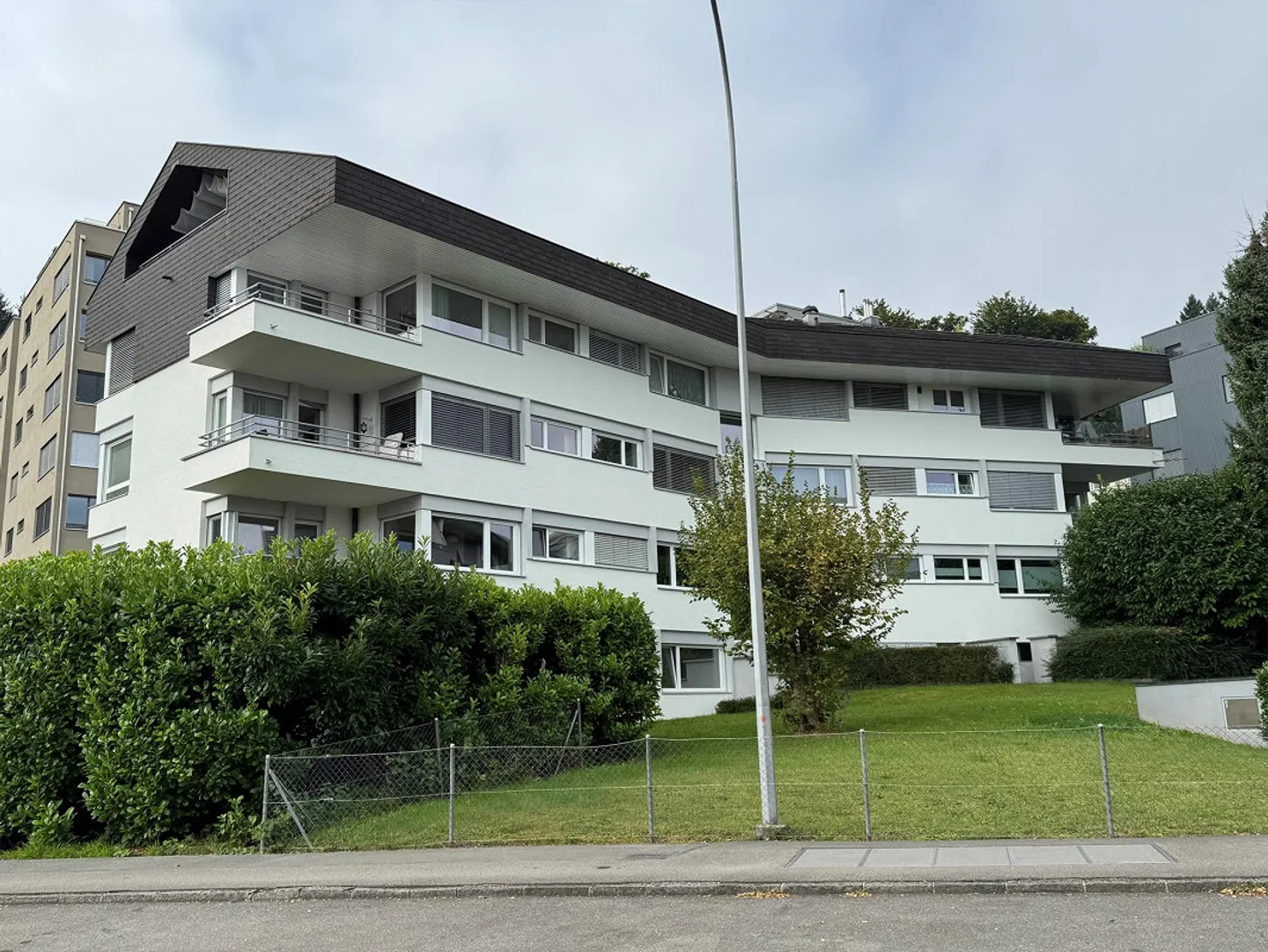 Neu renovierte 3,5 Zimmerwohnung mit Gartensitzplatz - Foto 2 von 13