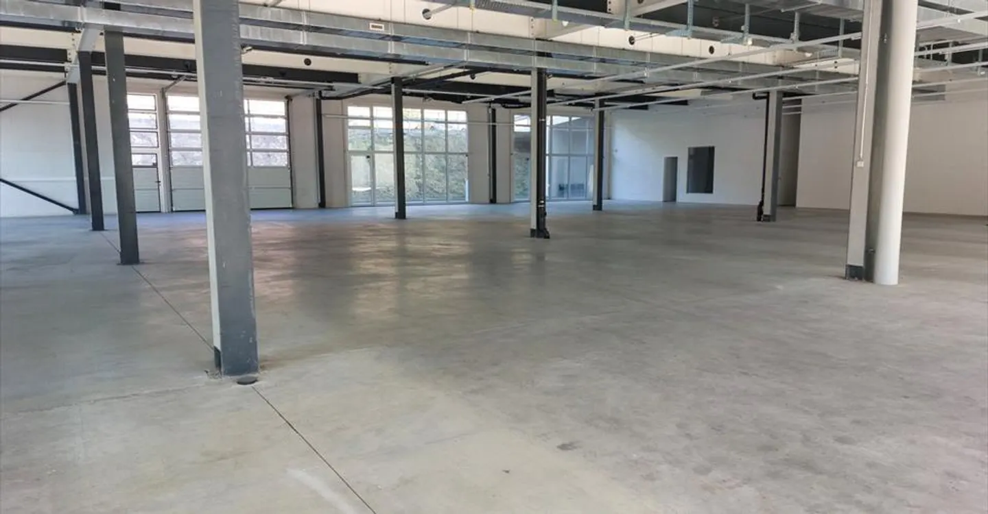 Espace Commercial Spacieux - Photo 1 sur 6