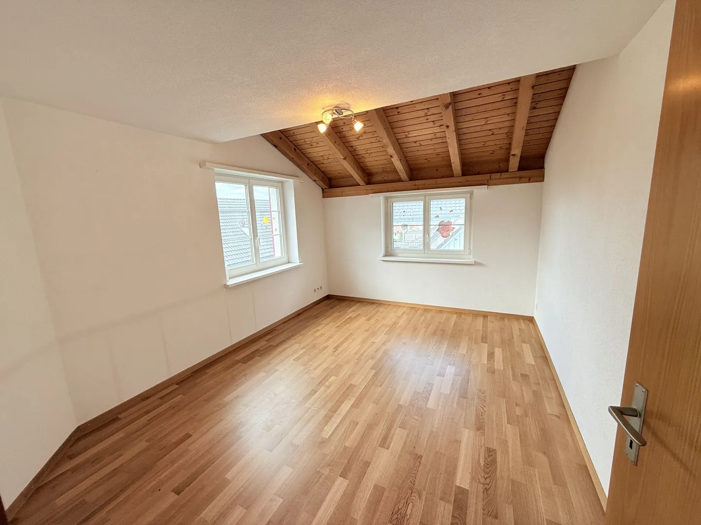 Sur deux étages vers le bonheur - Photo 3 sur 8