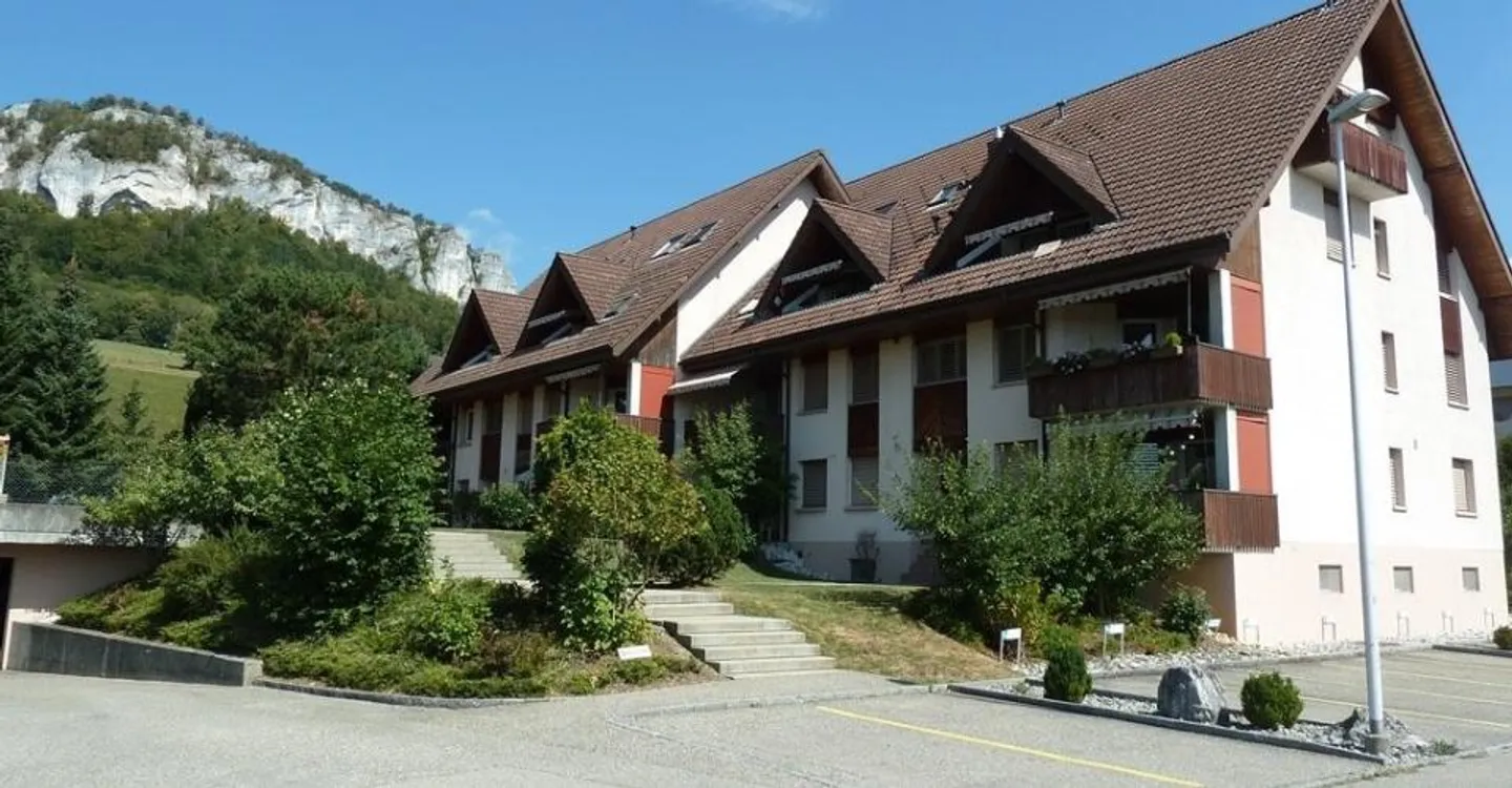 Appartement charmant, partiellement rénové dans un emplacement central - Photo 1 sur 4