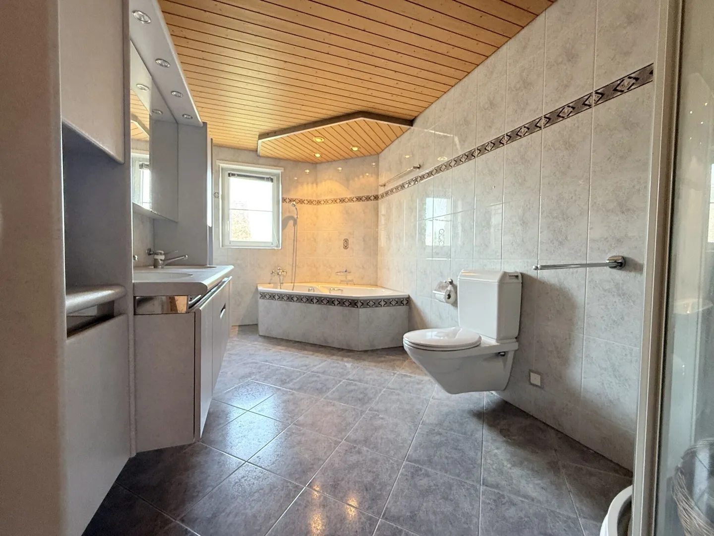 Sur deux étages vers le bonheur - Photo 7 sur 8