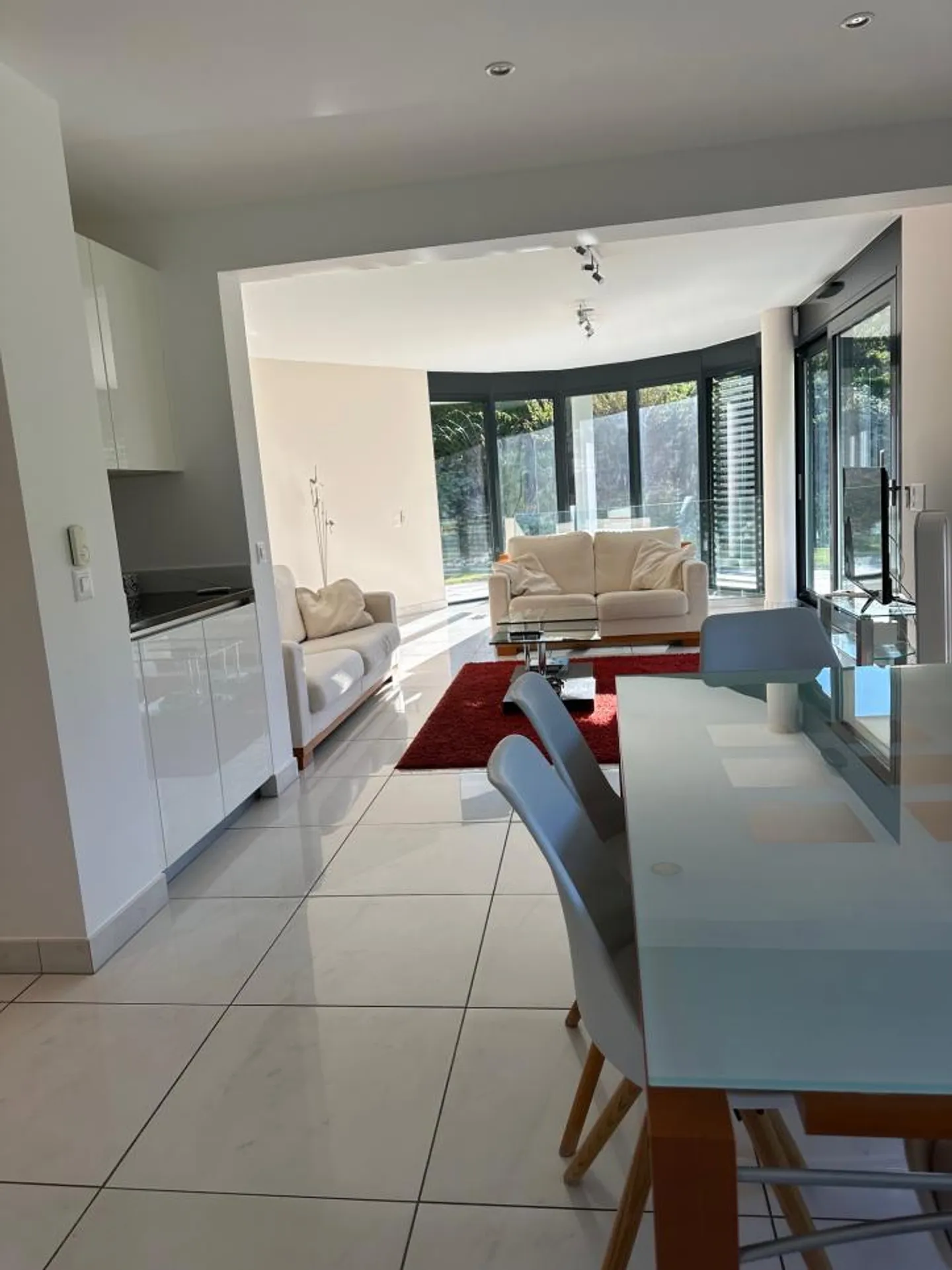 Prestigious Ground Floor with Contemporary Architecture - Photo 5 of 11