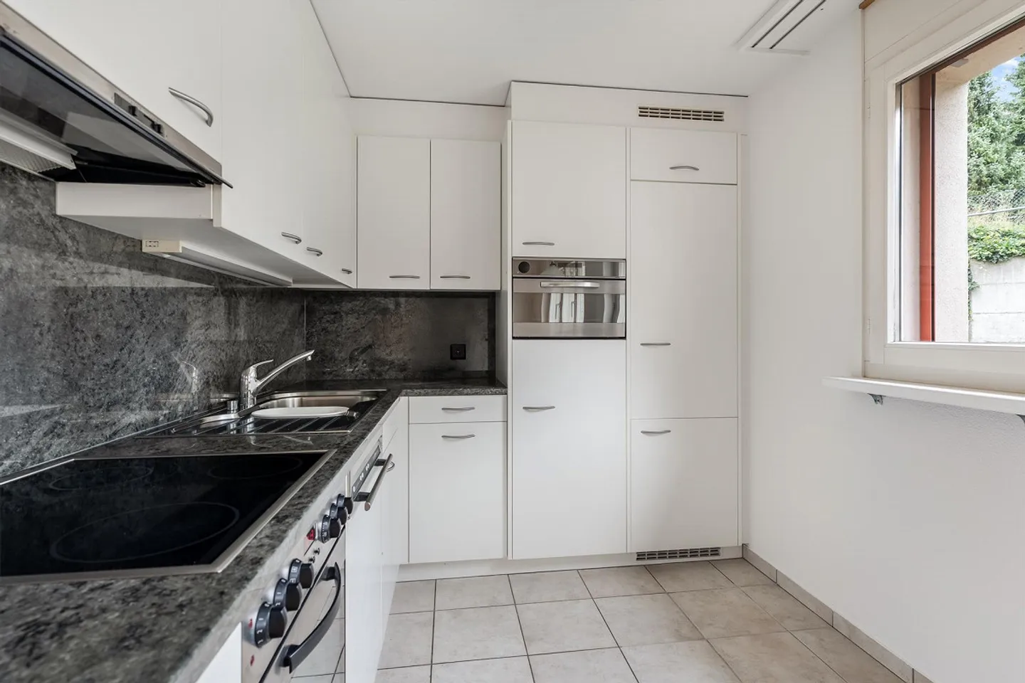 5.5 Zimmerwohnung an ruhiger Lage mit grossem Balkon - Foto 1 von 6