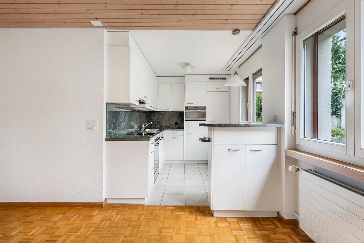 5.5 Zimmerwohnung an ruhiger Lage mit grossem Balkon - Foto 2 von 6