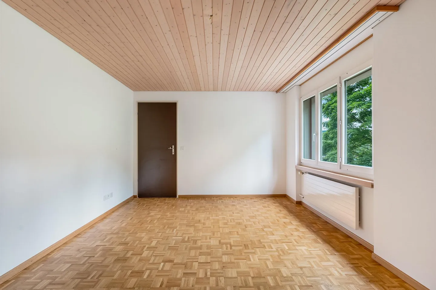 5.5 Zimmerwohnung an ruhiger Lage mit grossem Balkon - Foto 3 von 6
