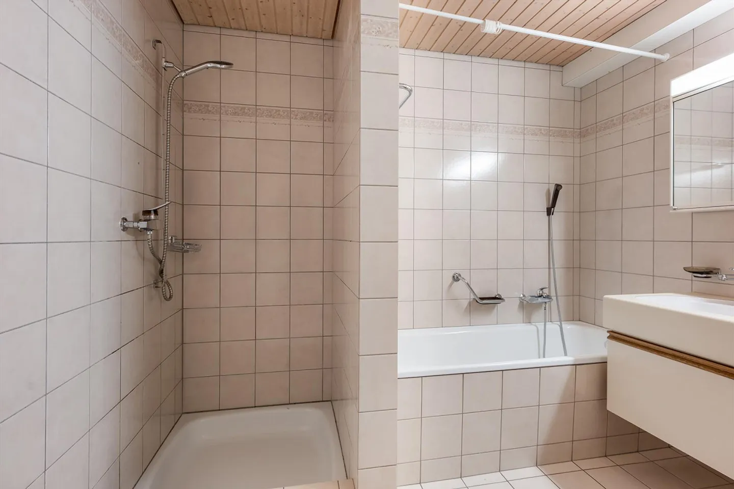 5.5 Zimmerwohnung an ruhiger Lage mit grossem Balkon - Foto 4 von 6