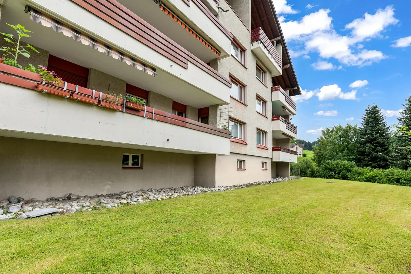 5.5 Zimmerwohnung an ruhiger Lage mit grossem Balkon - Foto 6 von 6