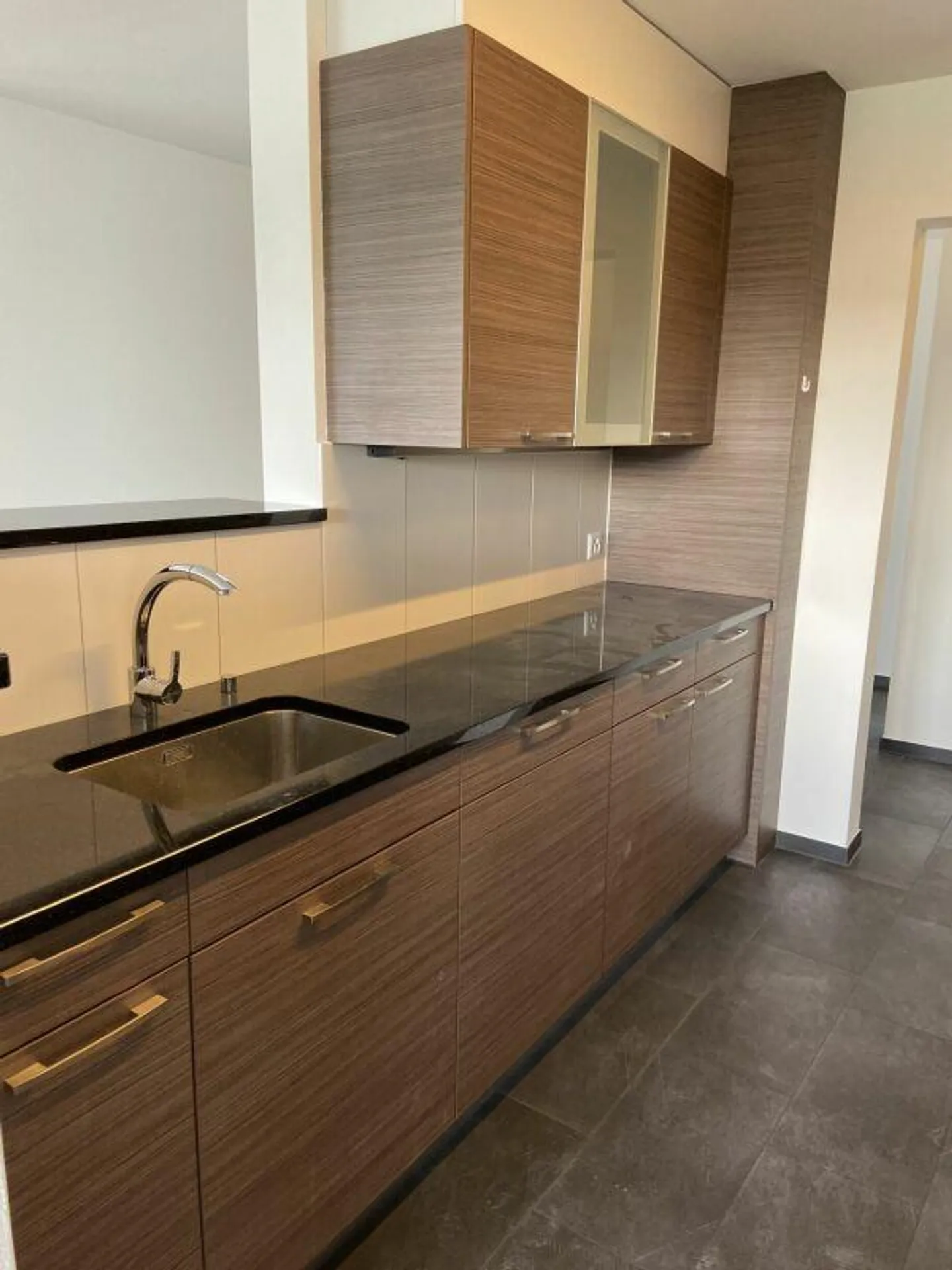 Modern 4.5 room apartment with large balcony - Photo 4 of 10