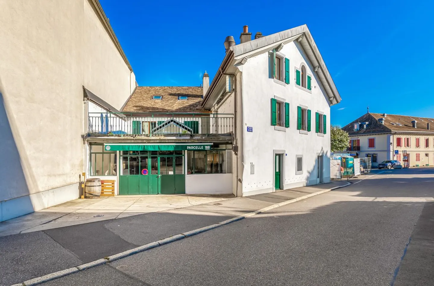 Mieteinnahmegebäude in Rolle - Foto 1 von 13