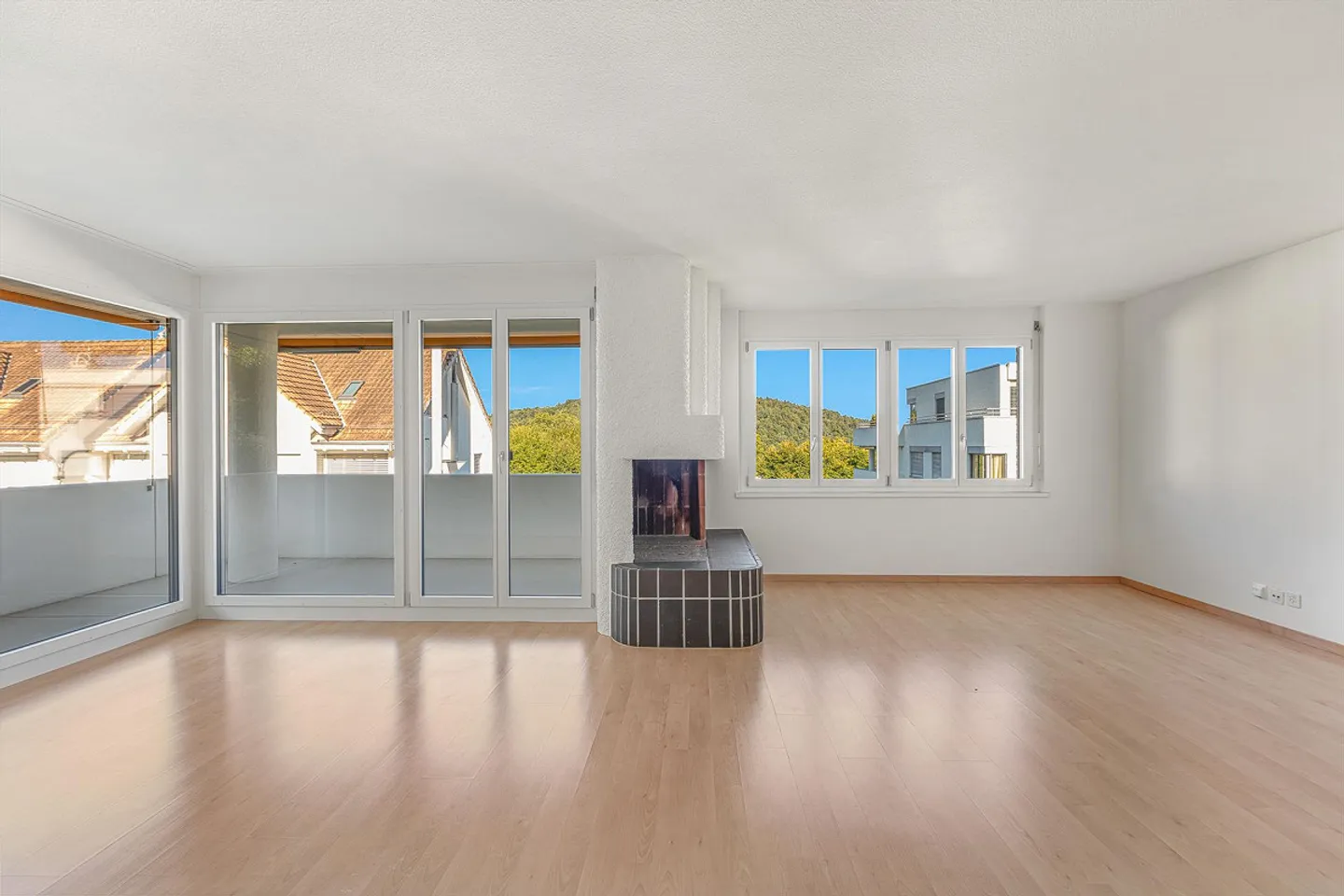 Renovated 6-room apartment with balcony - Photo 1 of 8