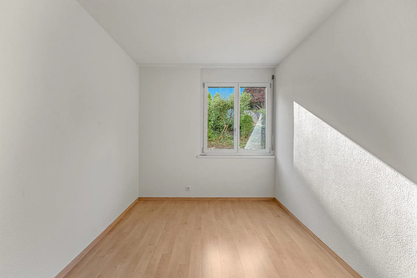 Renovated 6-room apartment with balcony - Photo 4 of 8