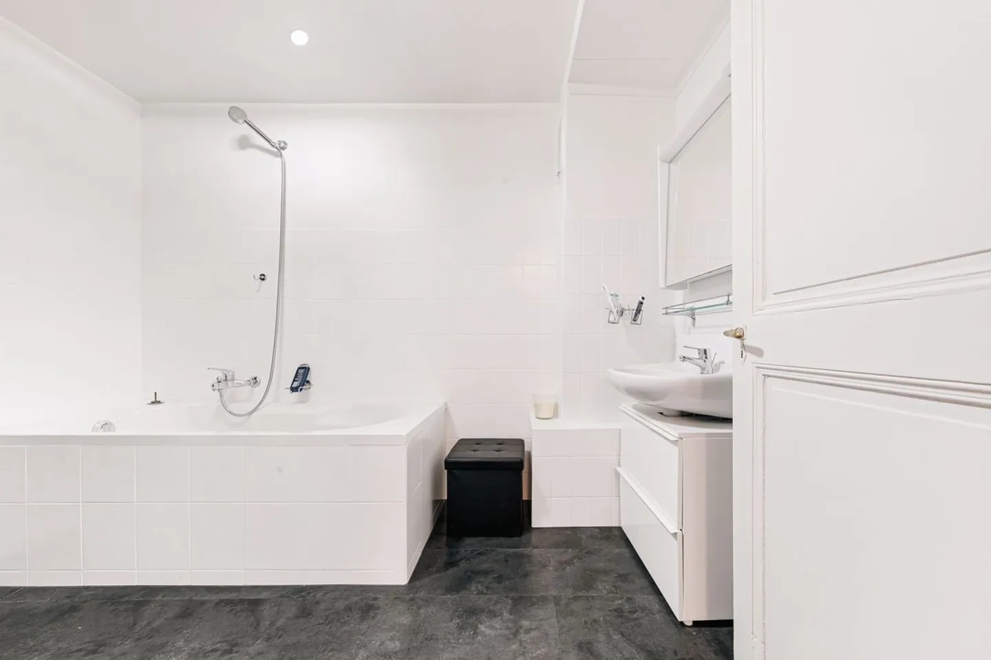 Mieteinnahmegebäude in Rolle - Foto 9 von 13