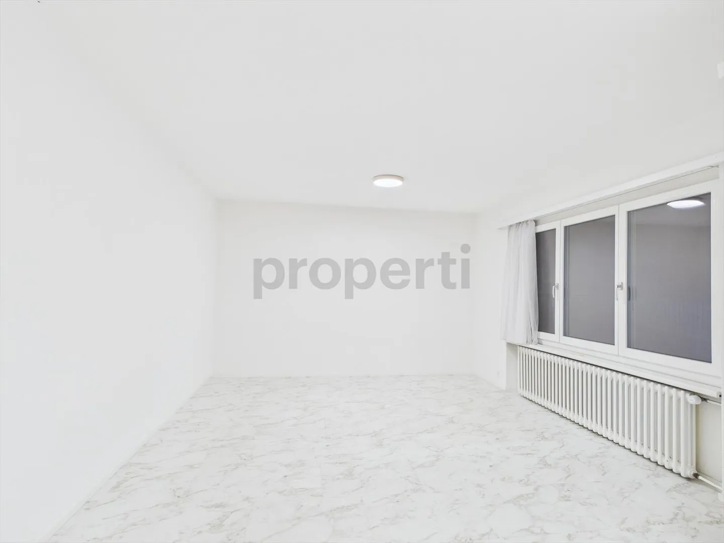Apartment for rent - Photo 2 of 11