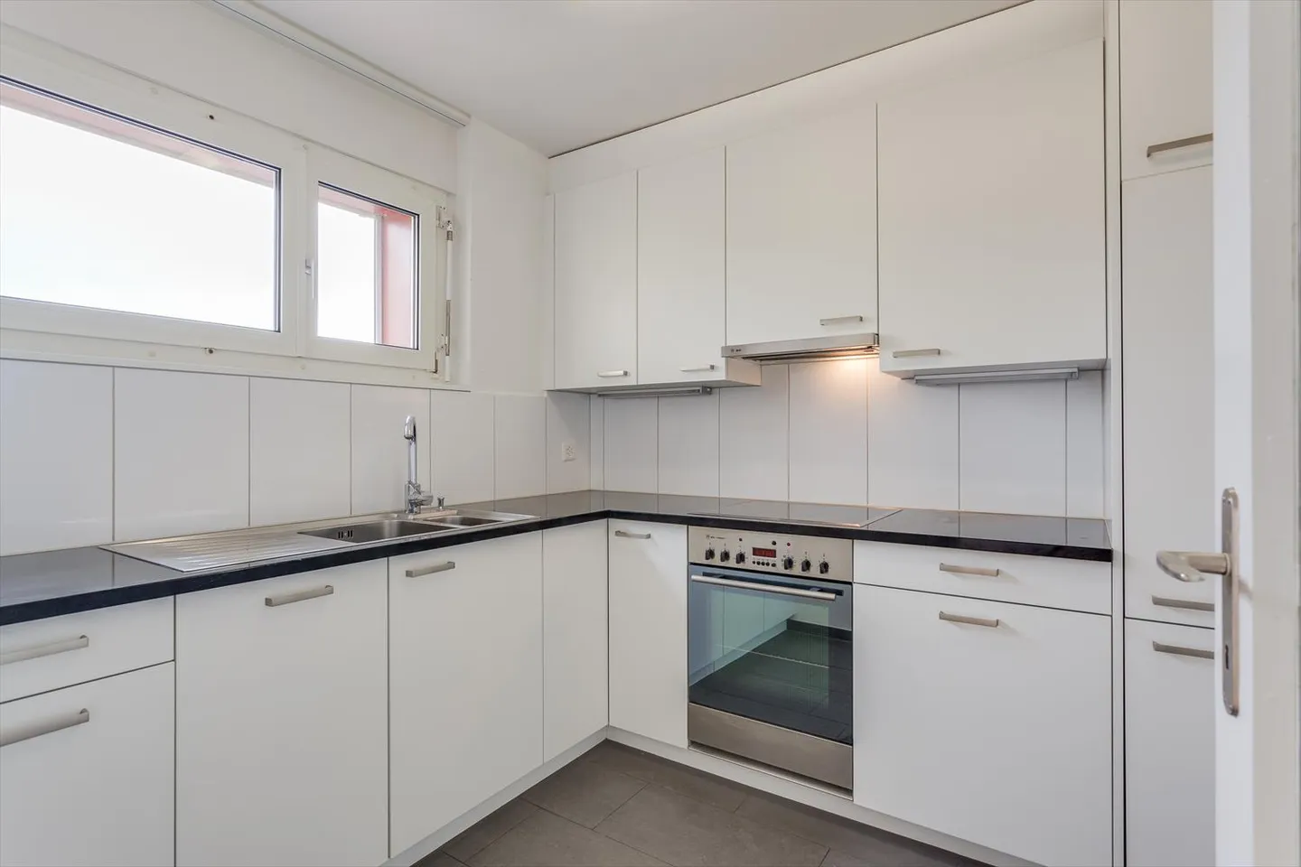 3.5 Room Apartment - Photo 3 of 5