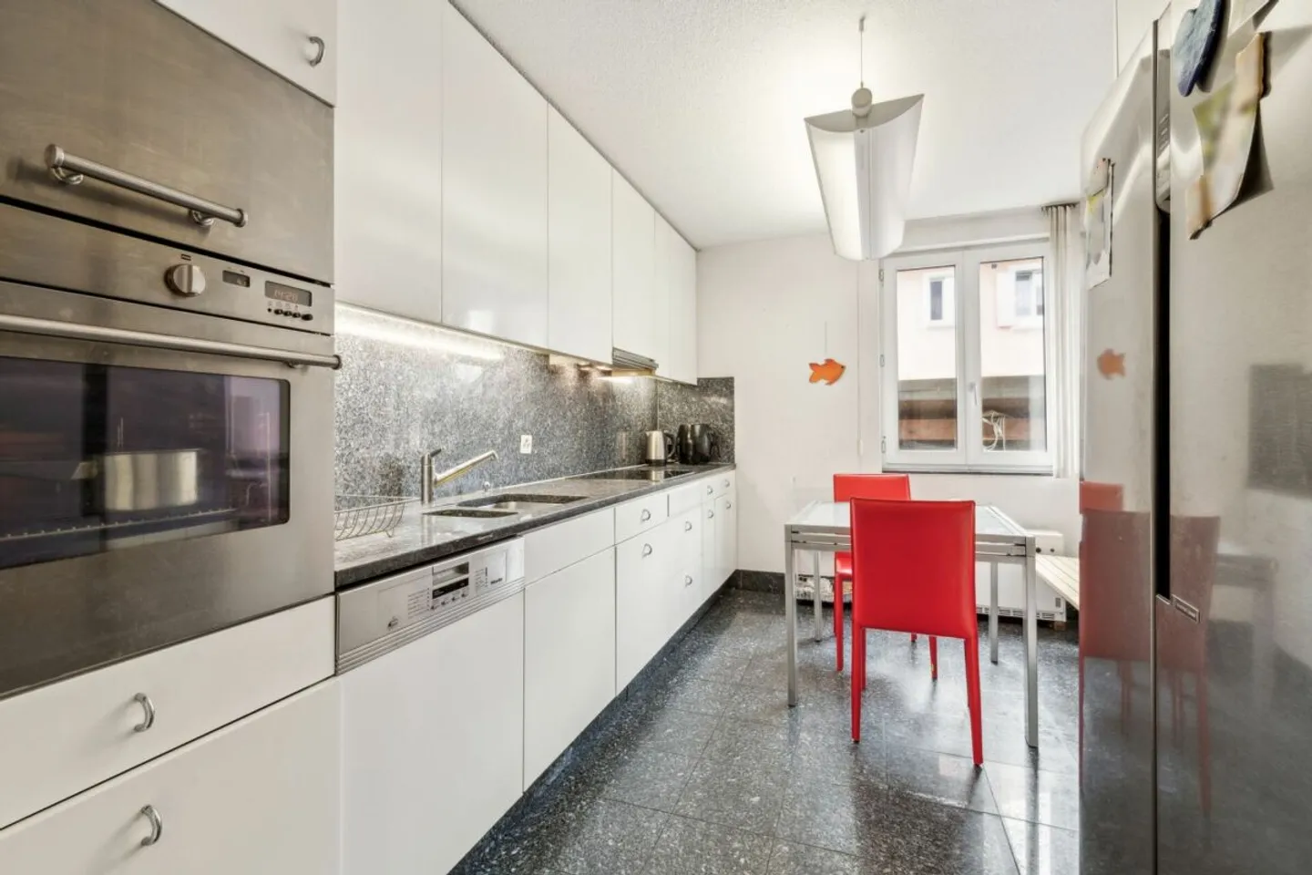 Edificio residenziale e commerciale di 6,5 locali con diverse possibilità di utilizzo - Foto 2 di 17