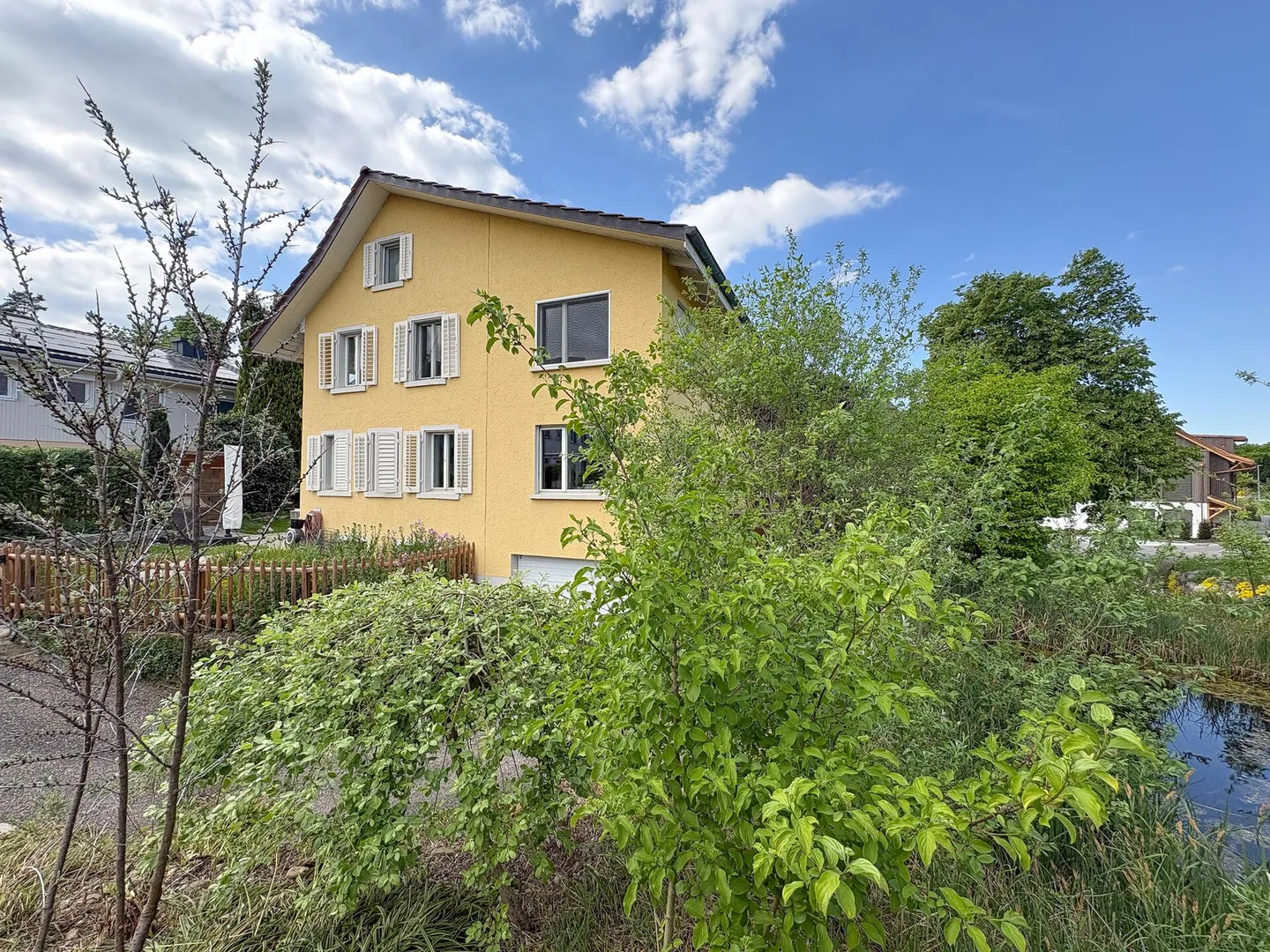 4.5-Room Semi-Detached House in Sunny Location - Photo 1 of 12