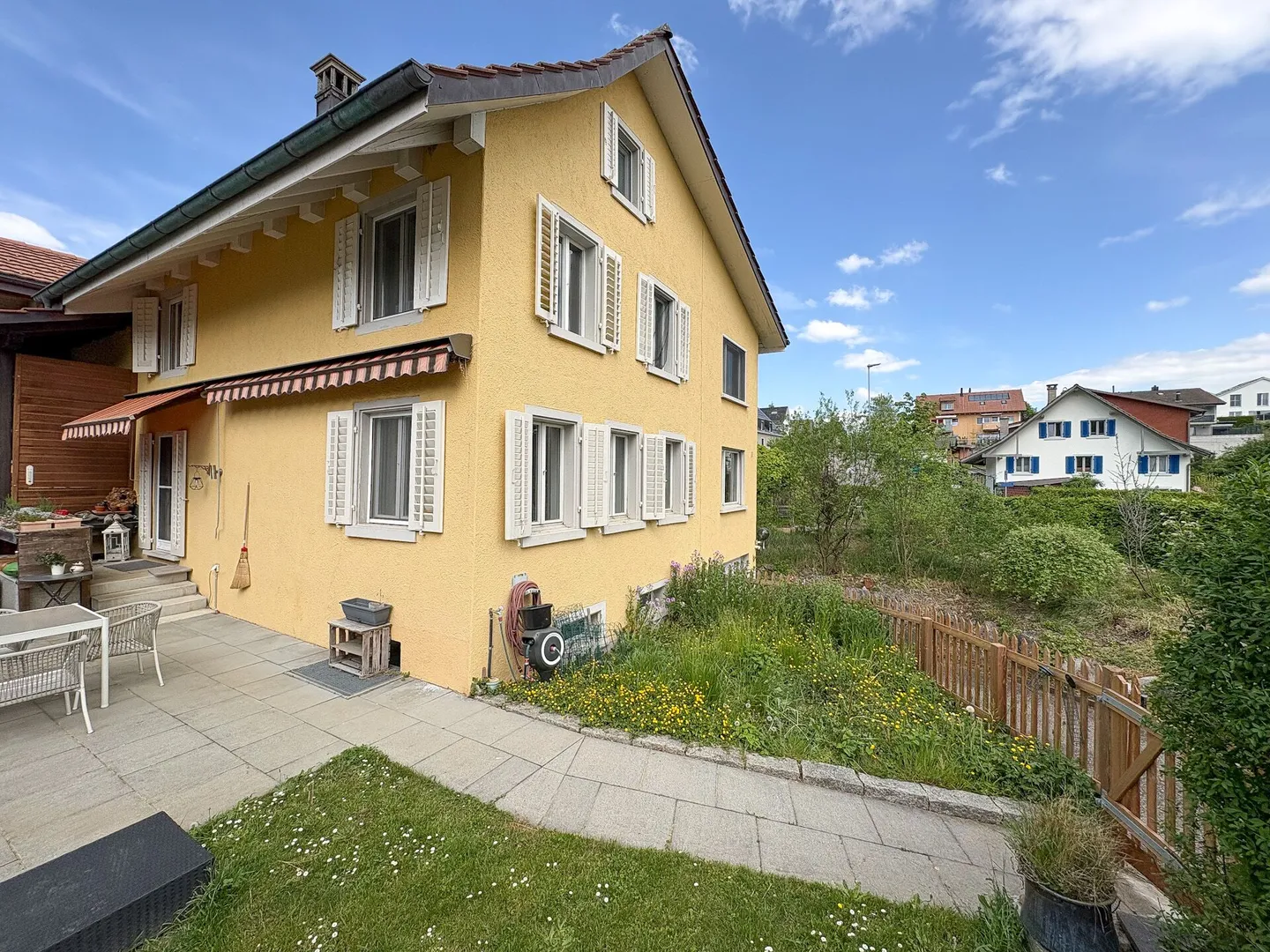 4.5-Room Semi-Detached House in Sunny Location - Photo 2 of 12
