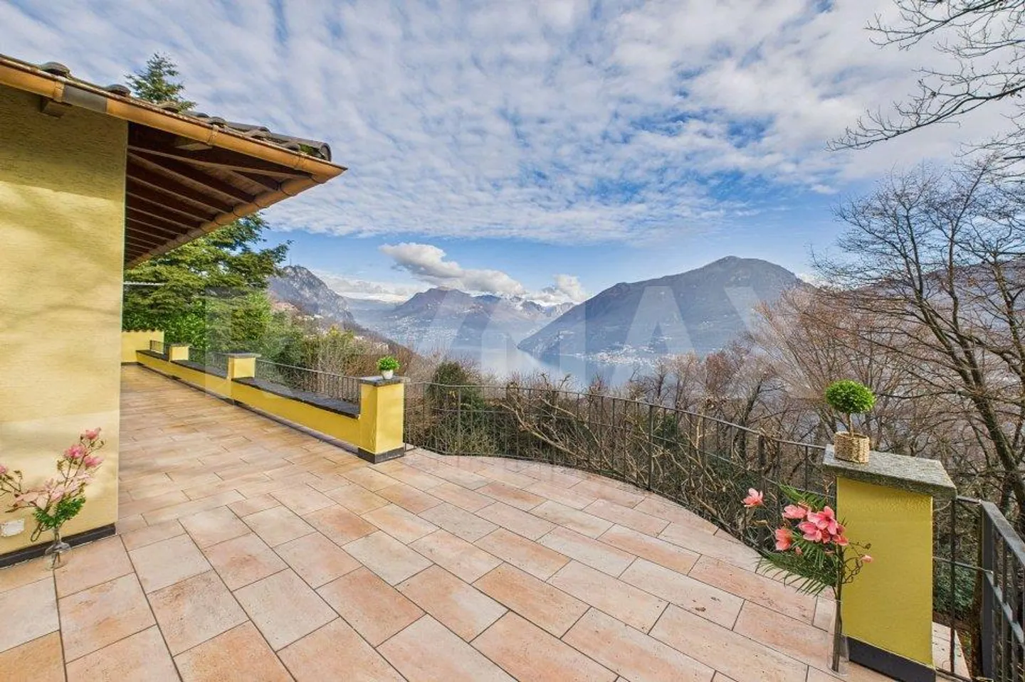 Charmantes Einfamilienhaus mit Seeblick - Foto 1 von 9
