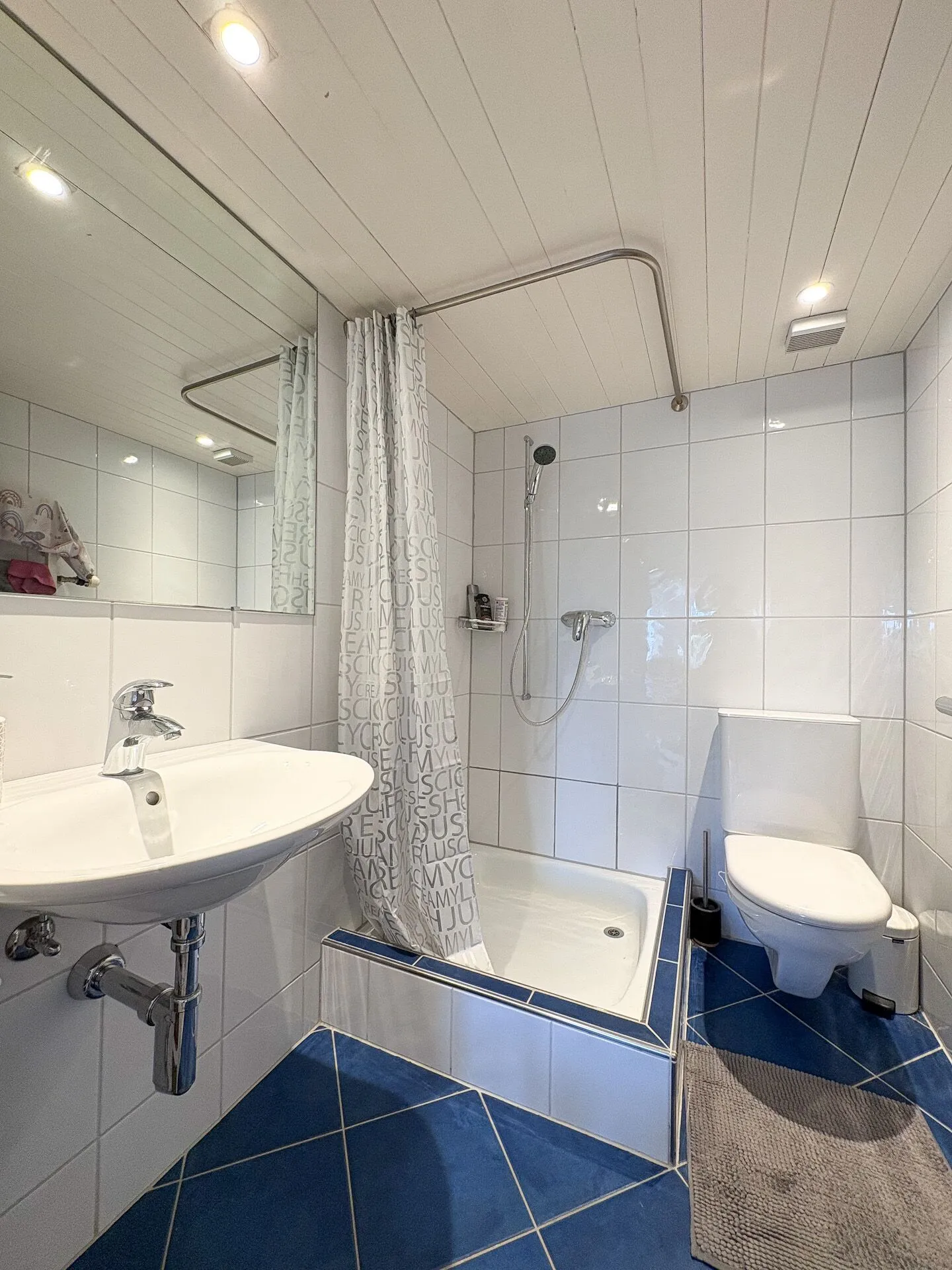 4.5-Room Semi-Detached House in Sunny Location - Photo 6 of 12