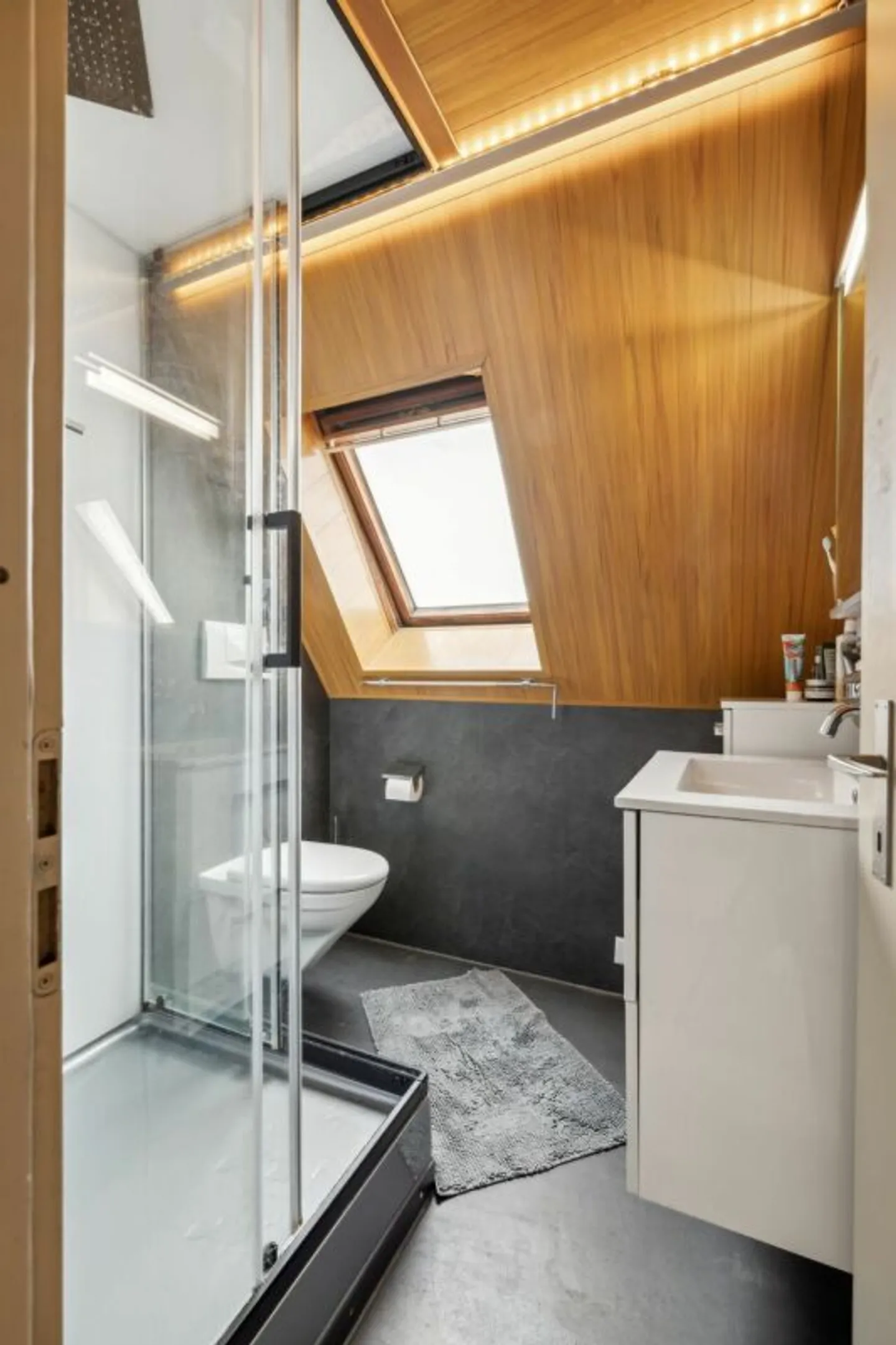 Edificio residenziale e commerciale di 6,5 locali con diverse possibilità di utilizzo - Foto 10 di 17