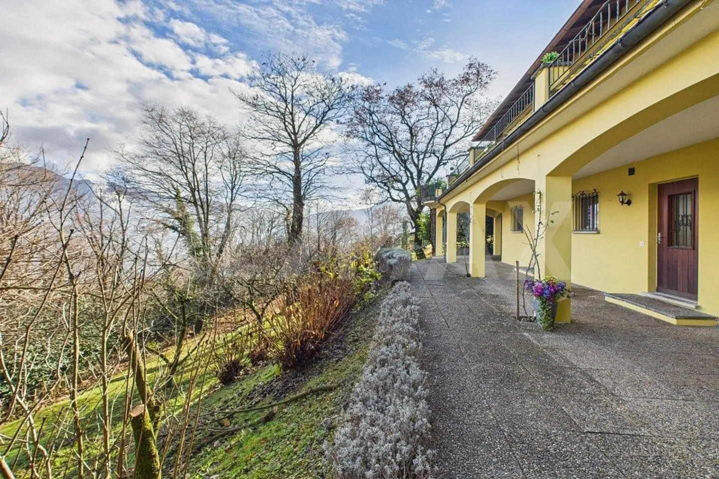 Charmantes Einfamilienhaus mit Seeblick - Foto 3 von 9