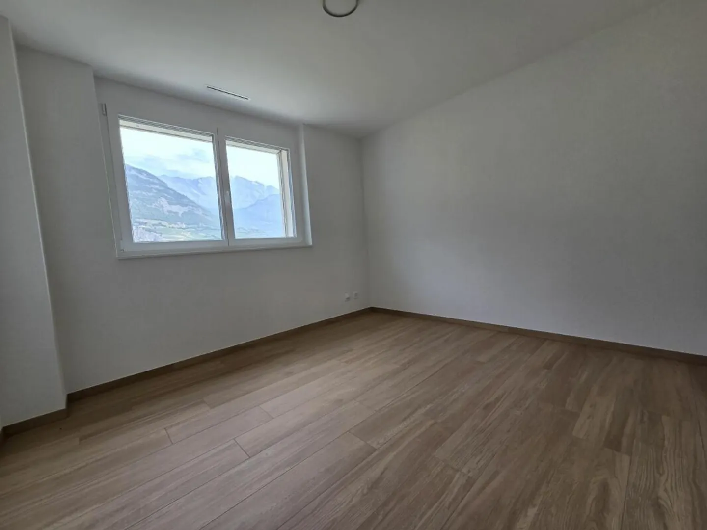 Spacious Apartment in Saxon - Photo 6 of 8