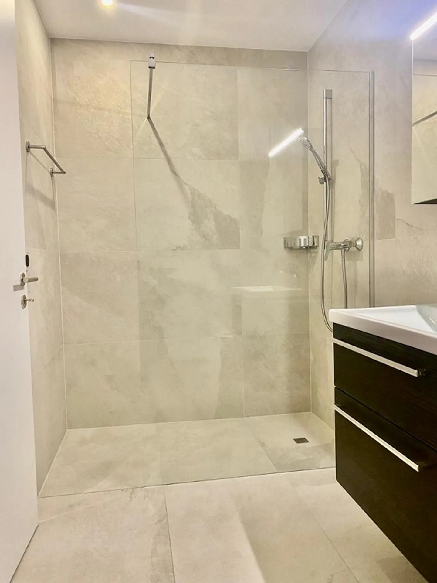 Exclusive 2.5-room apartment (1st floor) - Photo 9 of 11